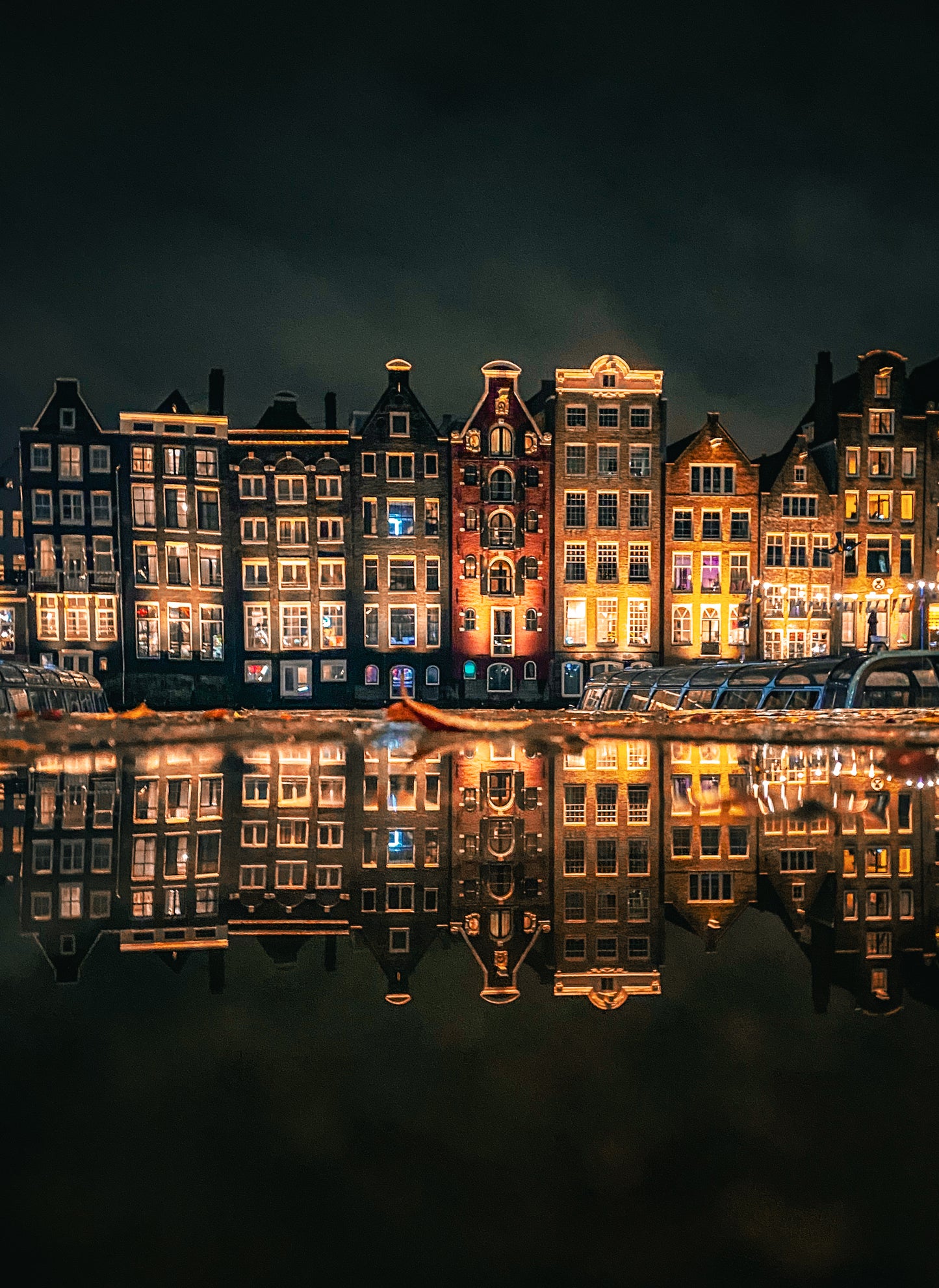 Amsterdam Damrak at night