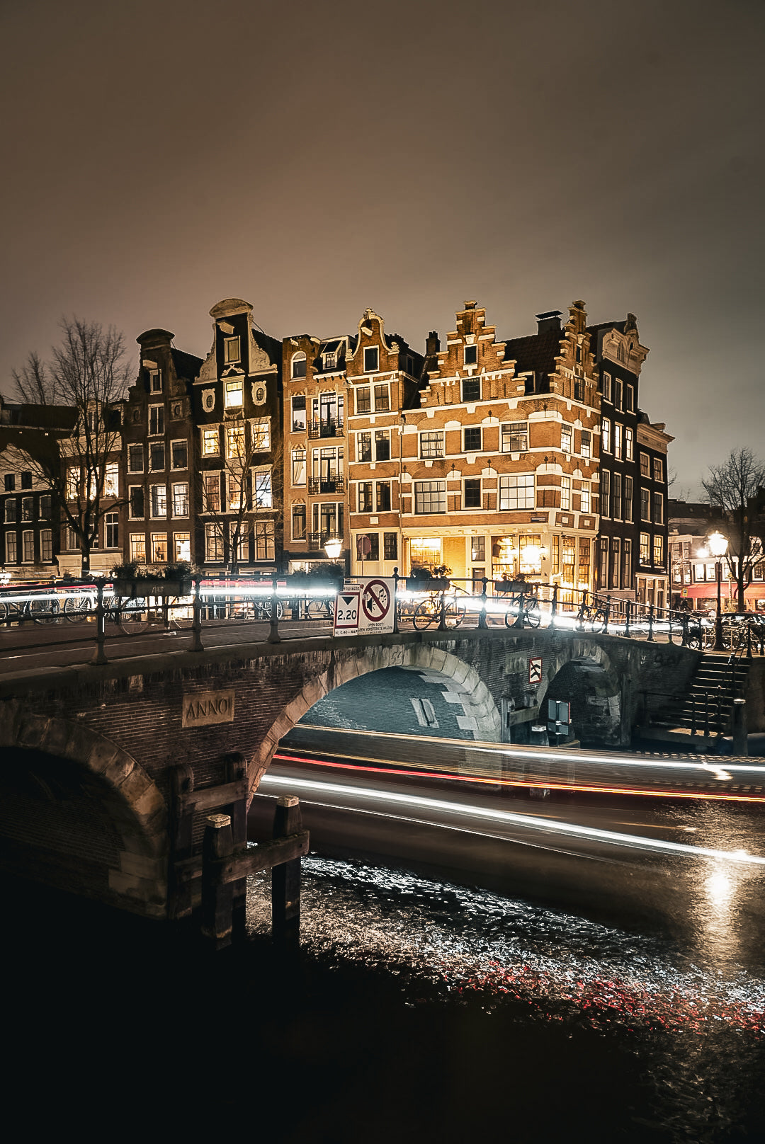 Amsterdam Brouwersgracht night