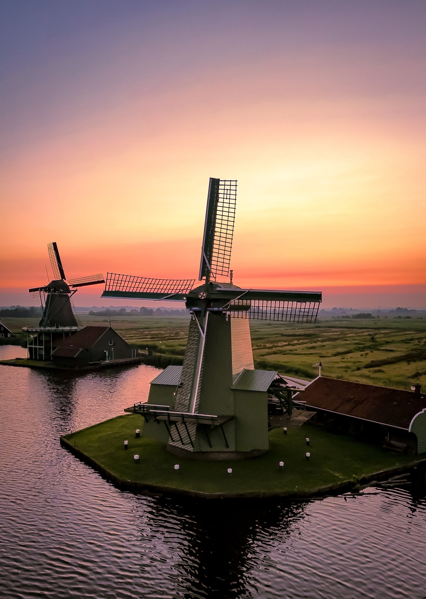 Zaanse Schans windmill sunrise